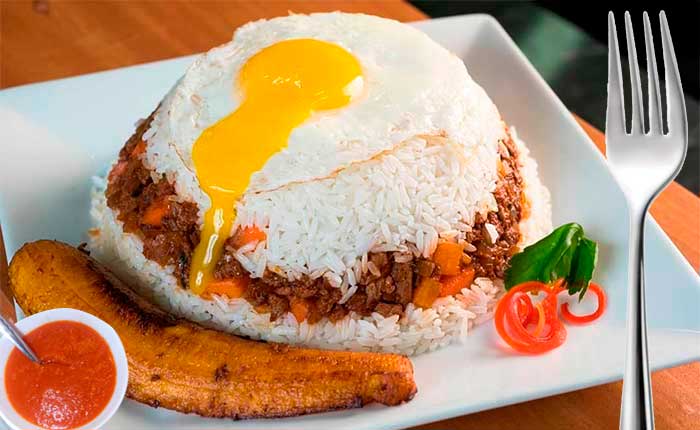 arroz tapado de carne comidas peruanas