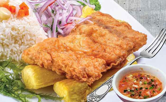 pescado frito peruano